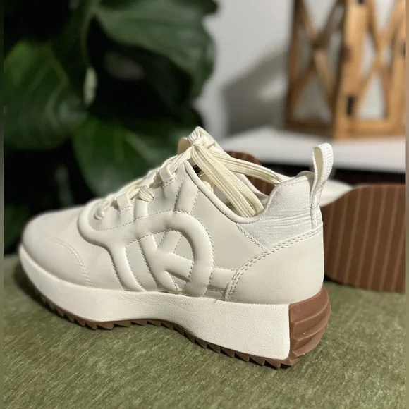 DKNY woman cream/ white sneakers, size 5.5 NWOT - Picture 5 of 12